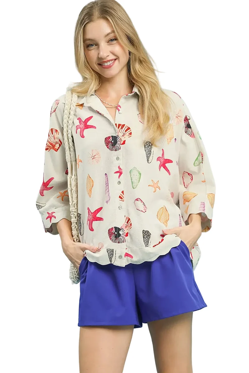 Top met schelpenprint - Zomerblouse met knoopsluiting en zeesterdesign, lichtgewicht en luchtig.