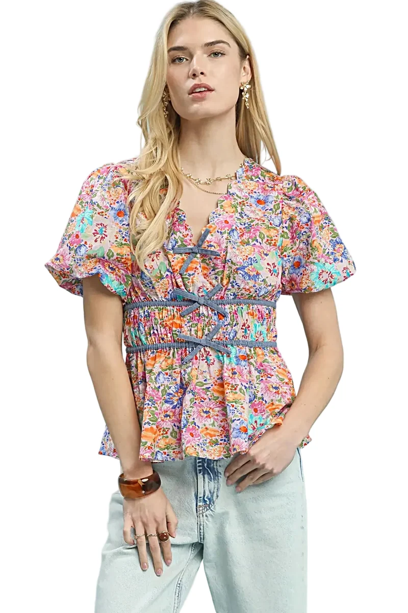 Chique blouse met bloemenprint en smockwerk, speels en eigenzinnig - perfect voor een moeiteloze stijl.