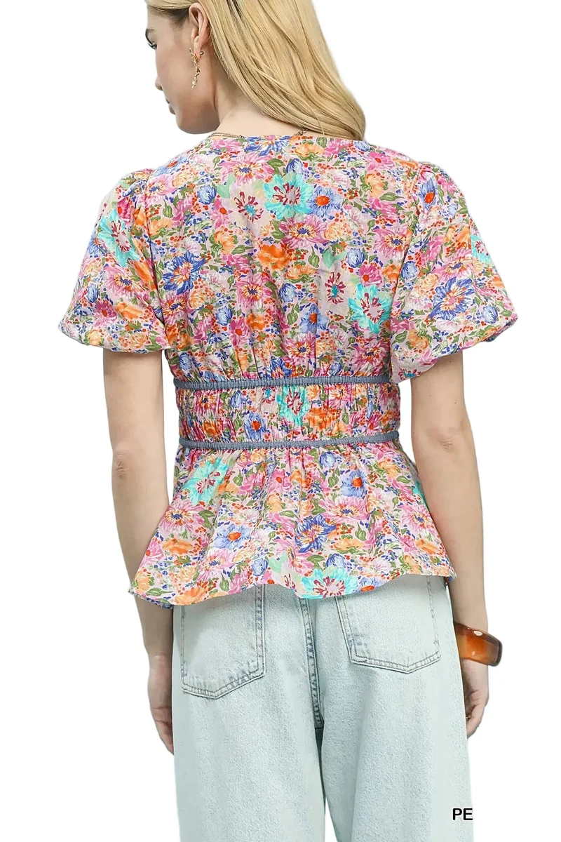 Chique blouse met bloemenprint en smockwerk, speels en eigenzinnig - perfect voor een moeiteloze stijl.
