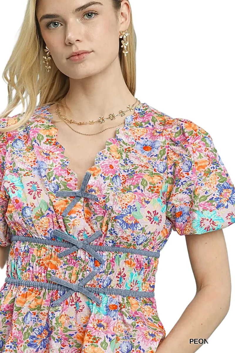 Chique blouse met bloemenprint en smockwerk, speels en eigenzinnig - perfect voor een moeiteloze stijl.