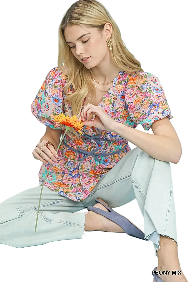 Chique blouse met bloemenprint en smockwerk, speels en eigenzinnig - perfect voor een moeiteloze stijl.