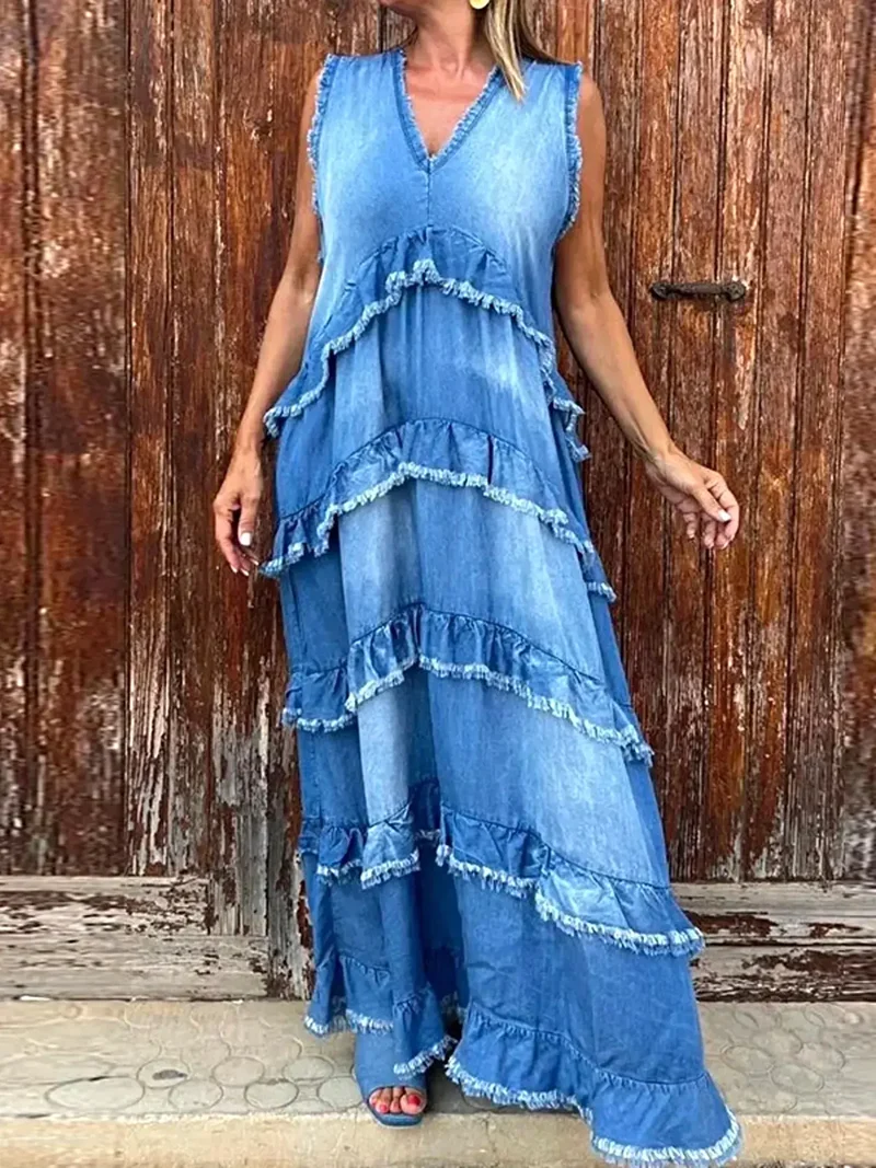 Elegante maxi-jurk met onafgewerkte zoom en ruches - een tijdloze denimstijl voor elke gelegenheid.