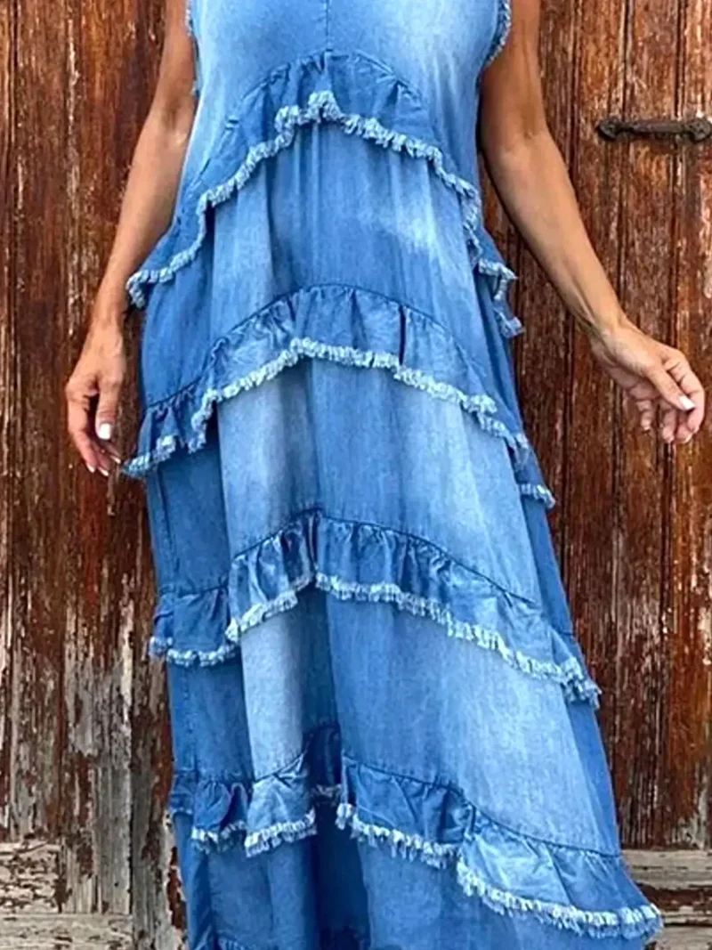 Elegante maxi-jurk met onafgewerkte zoom en ruches - een tijdloze denimstijl voor elke gelegenheid.