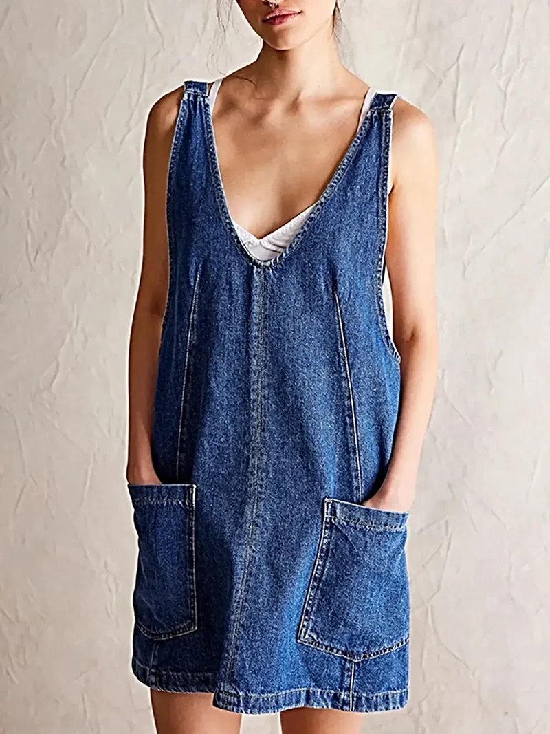 Luxe denim tankjurk met oversized V-hals en voorzakken - perfect voor elke gelegenheid.