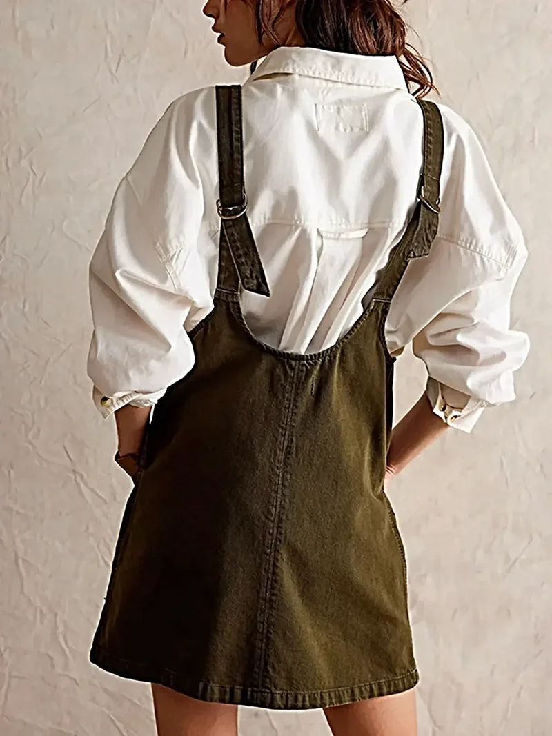 Luxe denim tankjurk met oversized V-hals en voorzakken - perfect voor elke gelegenheid.