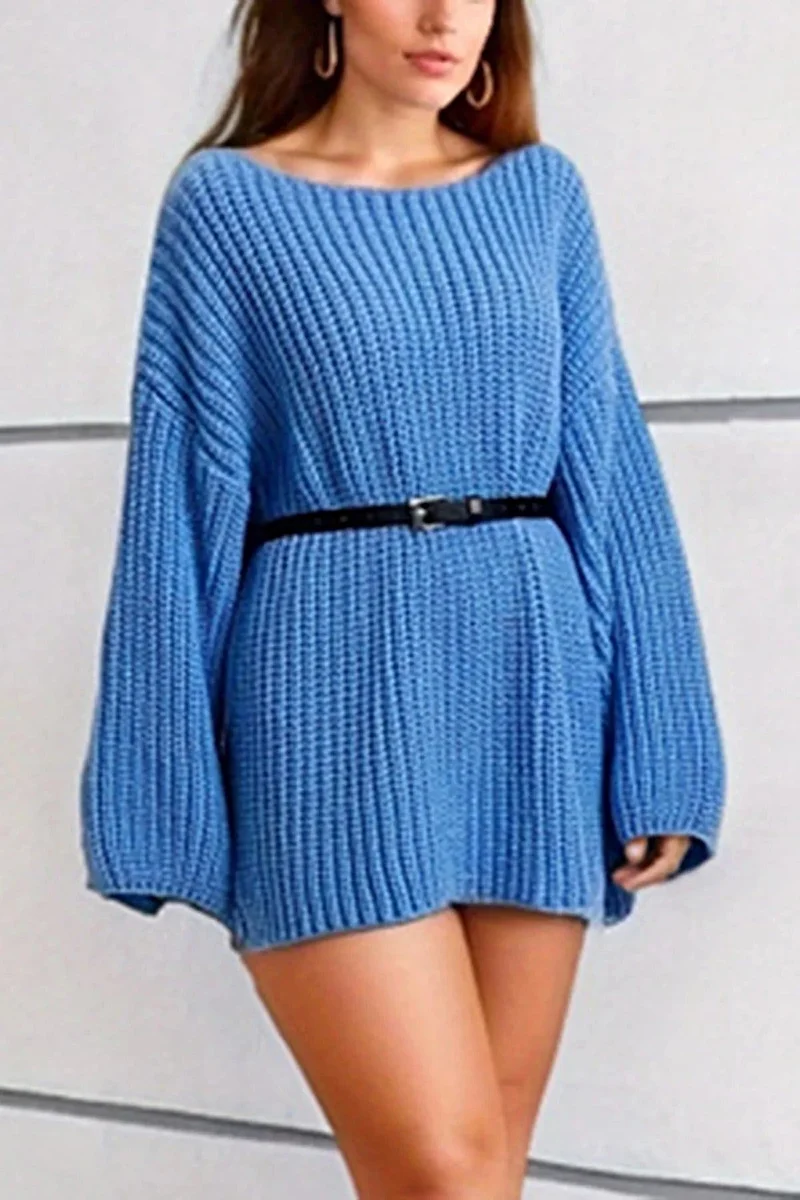 Comfortabele mini-trui-jurk met riem, boothals en verlaagde schouders, met een gemiddelde stretch.