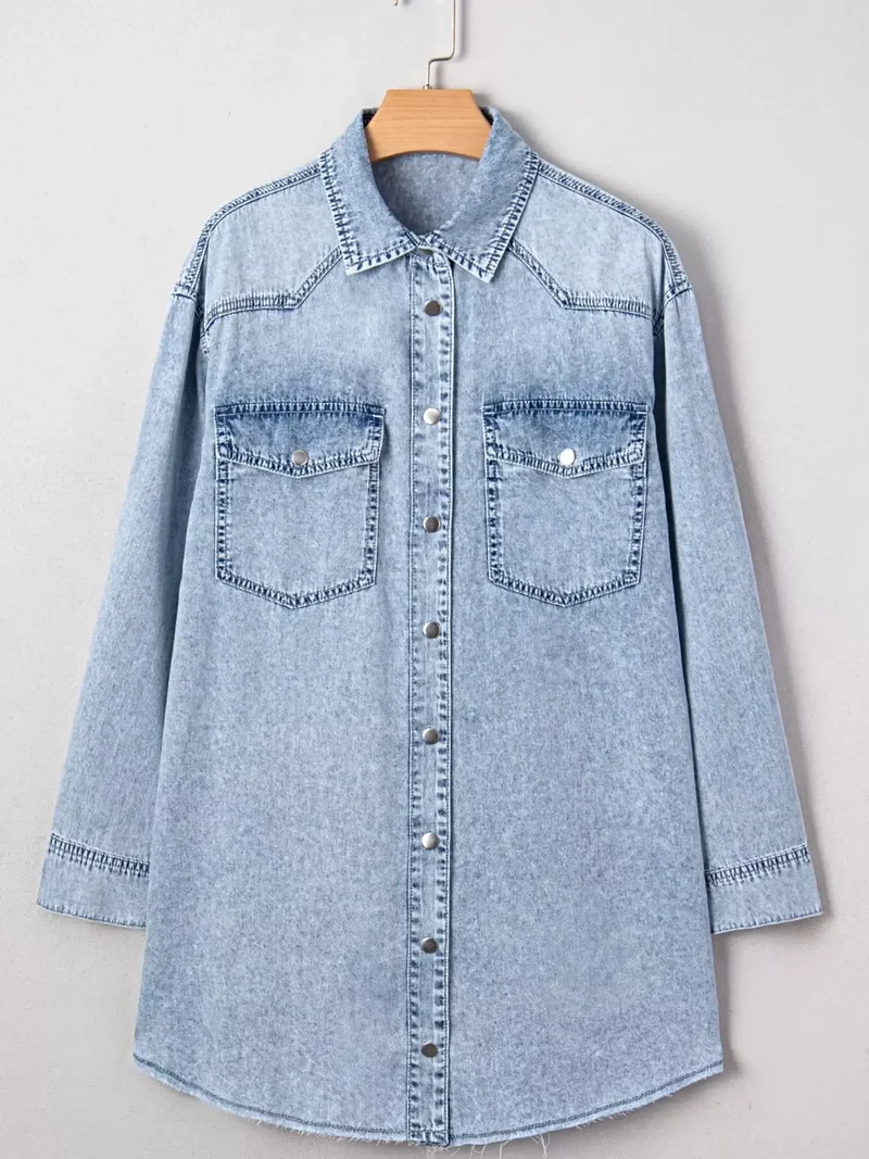 Denim overhemdjurk met borstzak en onafgewerkte zoom - 100% katoen, machinewasbaar, losse pasvorm