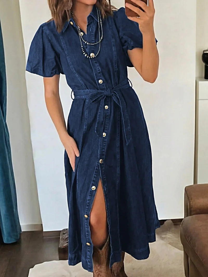 Stijlvolle denim jurk met ceintuur en knoopsluiting, klassieke midi-lengte, 100% katoen, niet-elastisch.