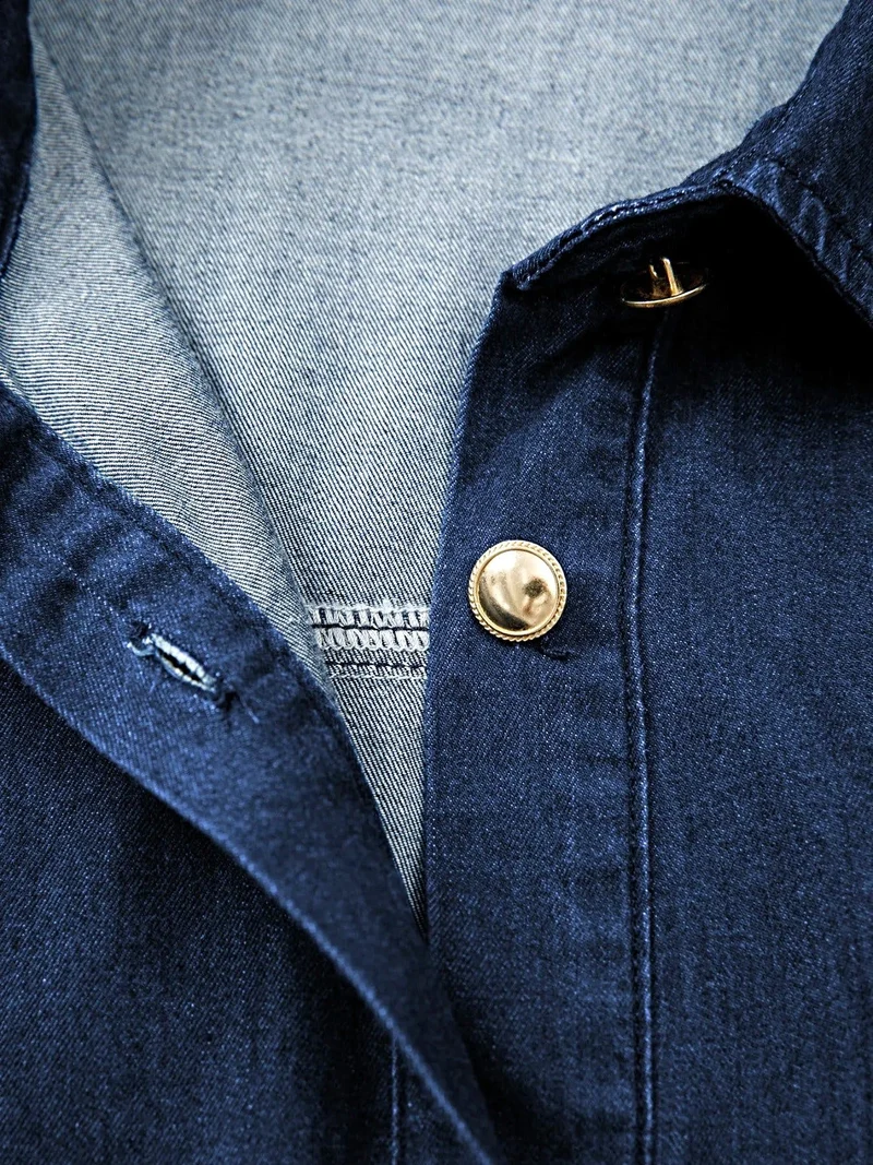 Stijlvolle denim jurk met ceintuur en knoopsluiting, klassieke midi-lengte, 100% katoen, niet-elastisch.