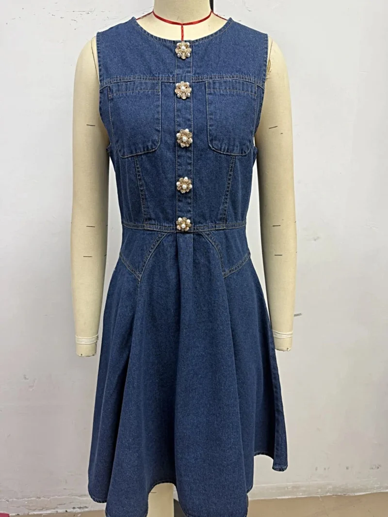 Elegante mouwloze denimjurk met decoratieve knopen en ritssluiting - 95% katoenmix