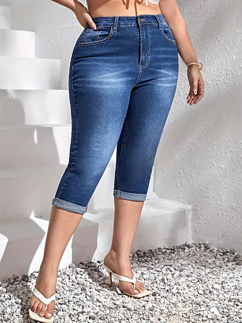Elegante denim capri broek in grote maten met omgeslagen zoom en hoge taille - comfortabele stretchpasvorm
