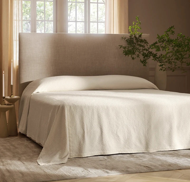 Dappled Vela Classic Coverlet - Cream