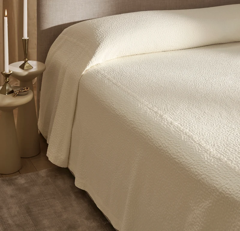 Dappled Vela Classic Coverlet - Cream