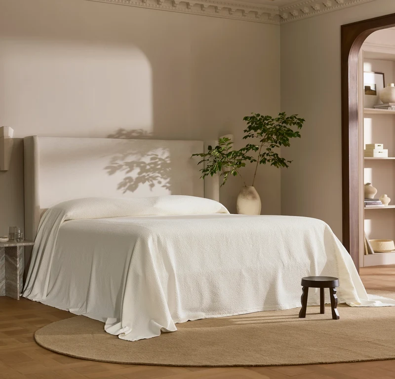 Dappled Vela Classic Coverlet - Cream