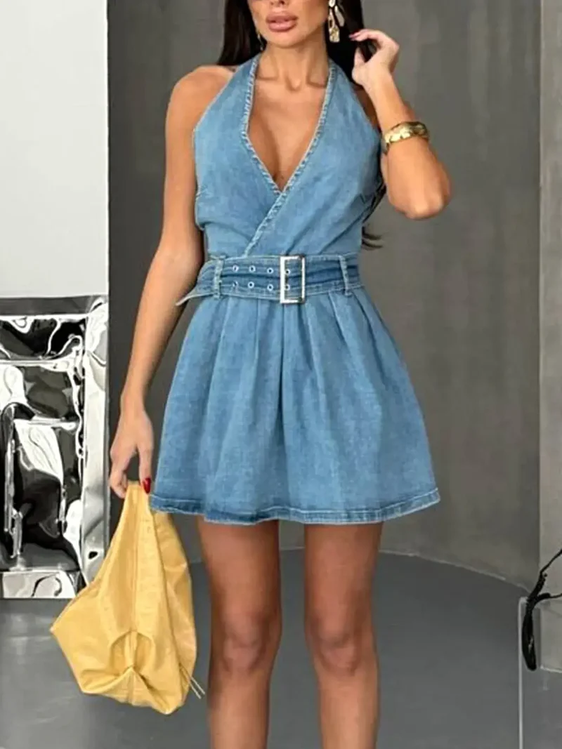 Stijlvol mini-jurkje van denim met halternek en riem, licht elastisch voor een perfecte pasvorm.