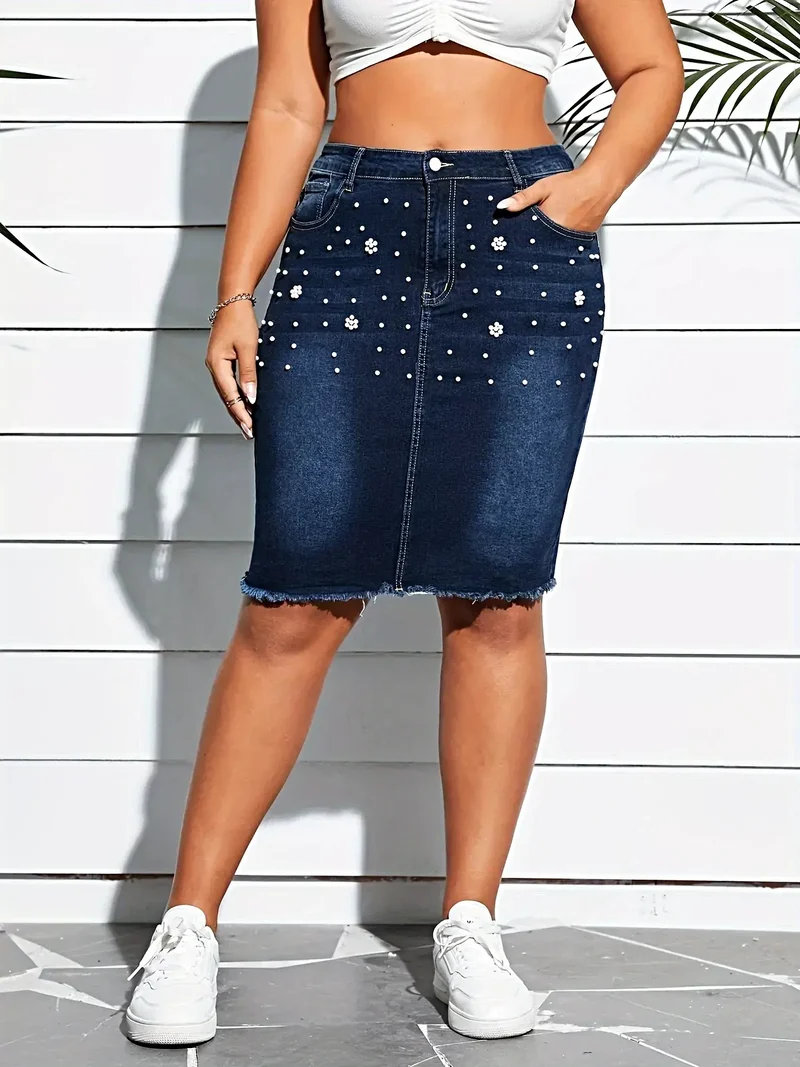 Rok met gerafelde zoom en parelversiering in grote maten - Trendy denim design - Maten 0XL tot 4XL