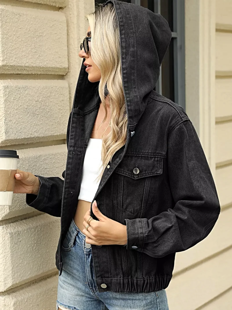 Denimjack met capuchon, gewassen afwerking, zakken en klassieke stijl.