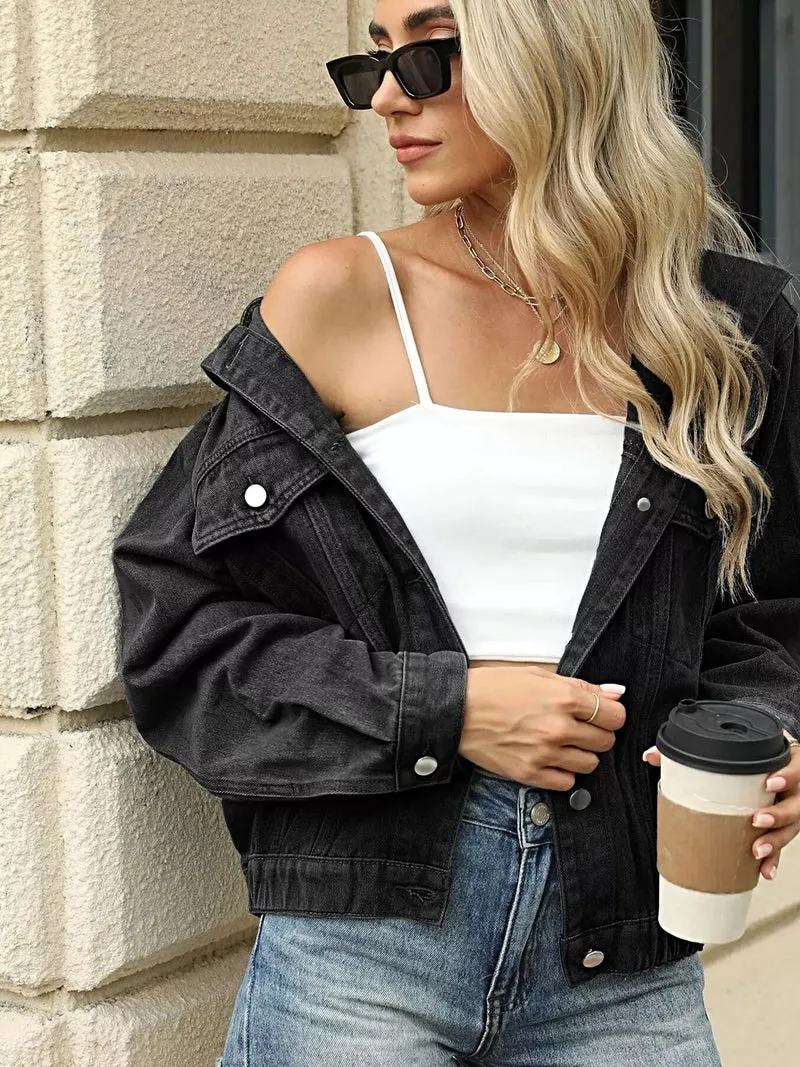 Denimjack met capuchon, gewassen afwerking, zakken en klassieke stijl.