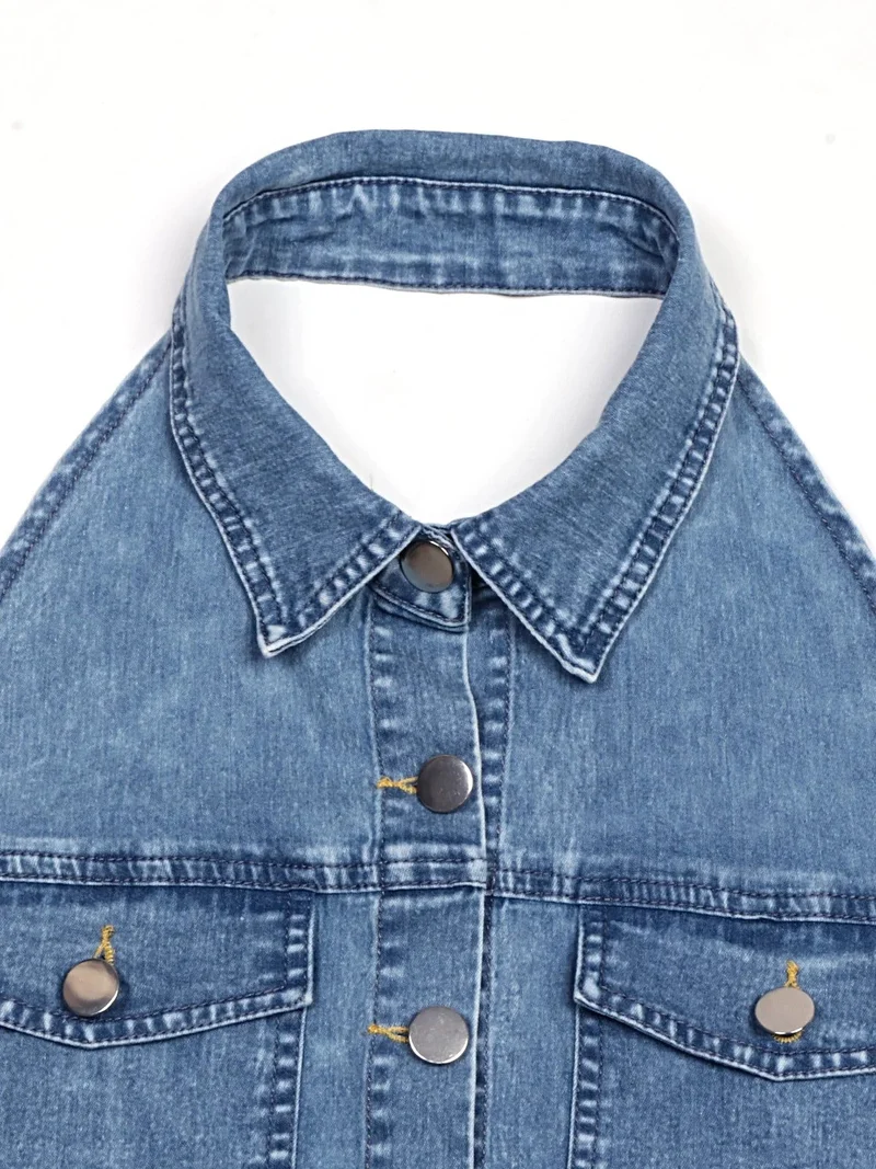 Denim jurk met halternek en knoopsluiting aan de voorkant - elegante en tijdloze stijl