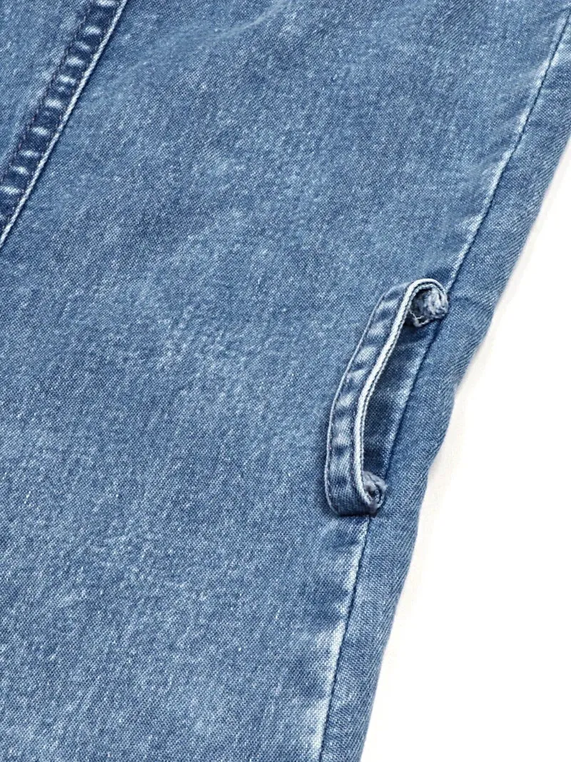 Denim jurk met halternek en knoopsluiting aan de voorkant - elegante en tijdloze stijl