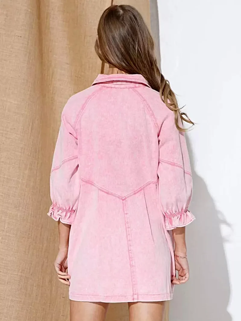 Elegante denim jurk met ruches aan de manchetten en knoopsluiting voor een moeiteloos chique stijl.