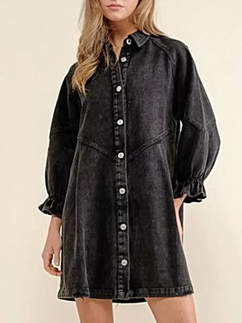 Elegante denim jurk met ruches aan de manchetten en knoopsluiting voor een moeiteloos chique stijl.
