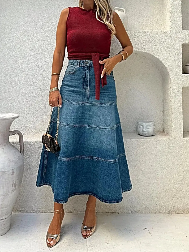 Luxe denim rok met hoge taille en ceintuur, gemaakt van een niet-elastische 95% rayonmix, elegante pasvorm.
