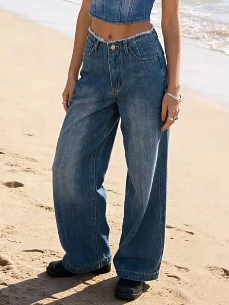 Luxe jeans met gerafelde zoom, knoopdetails en zakken - wijde pijpen