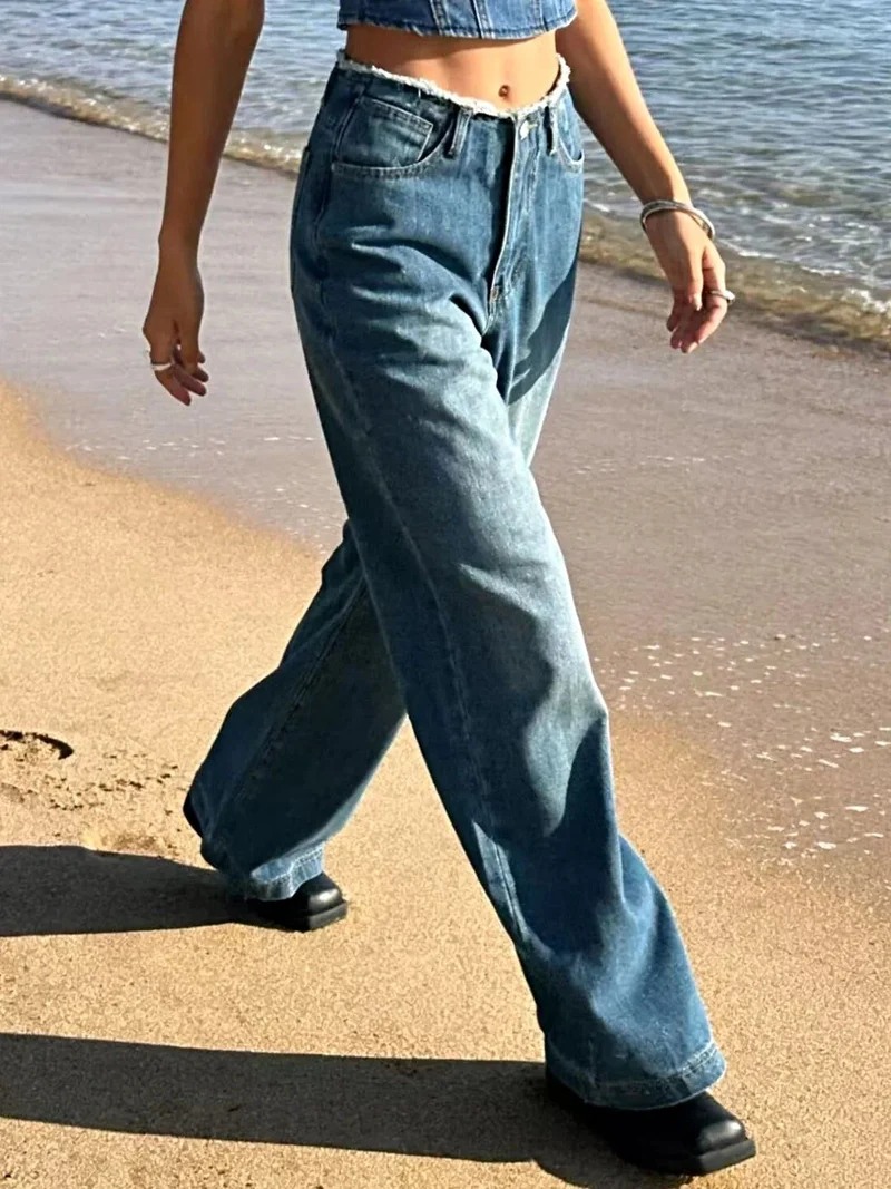 Luxe jeans met gerafelde zoom, knoopdetails en zakken - wijde pijpen