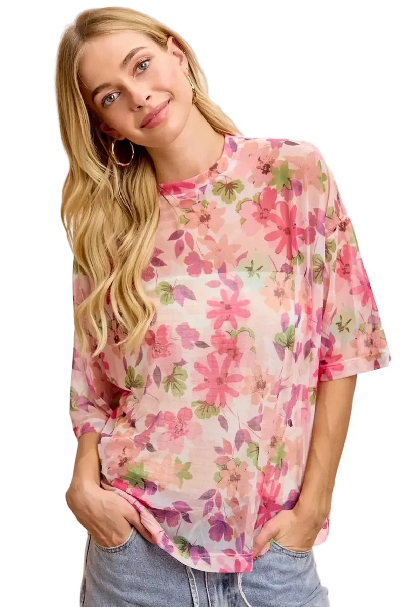 Chique top met bloemenprint, korte mouwen en een boxy silhouet voor een moeiteloze stijl.