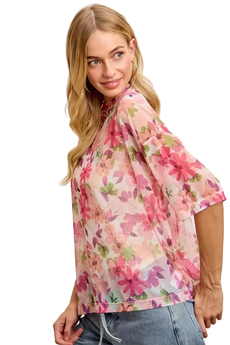 Chique top met bloemenprint, korte mouwen en een boxy silhouet voor een moeiteloze stijl.