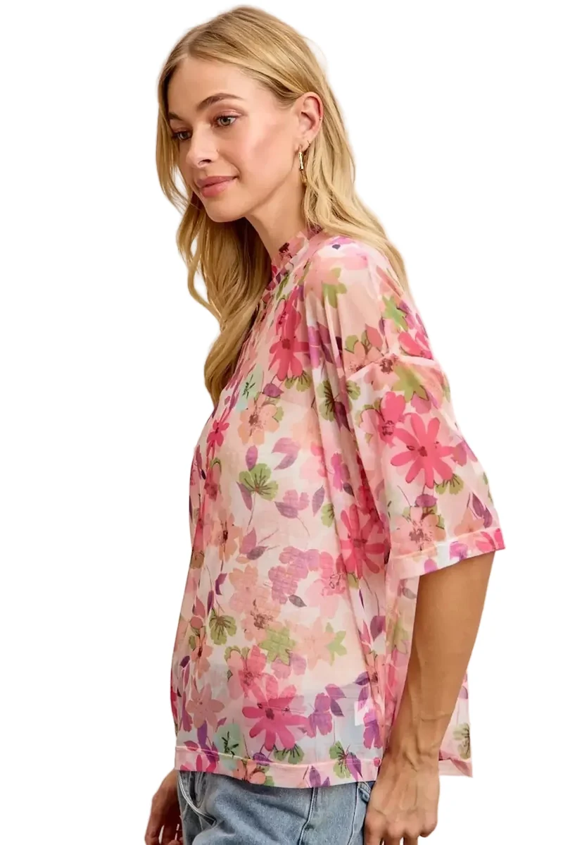 Chique top met bloemenprint, korte mouwen en een boxy silhouet voor een moeiteloze stijl.