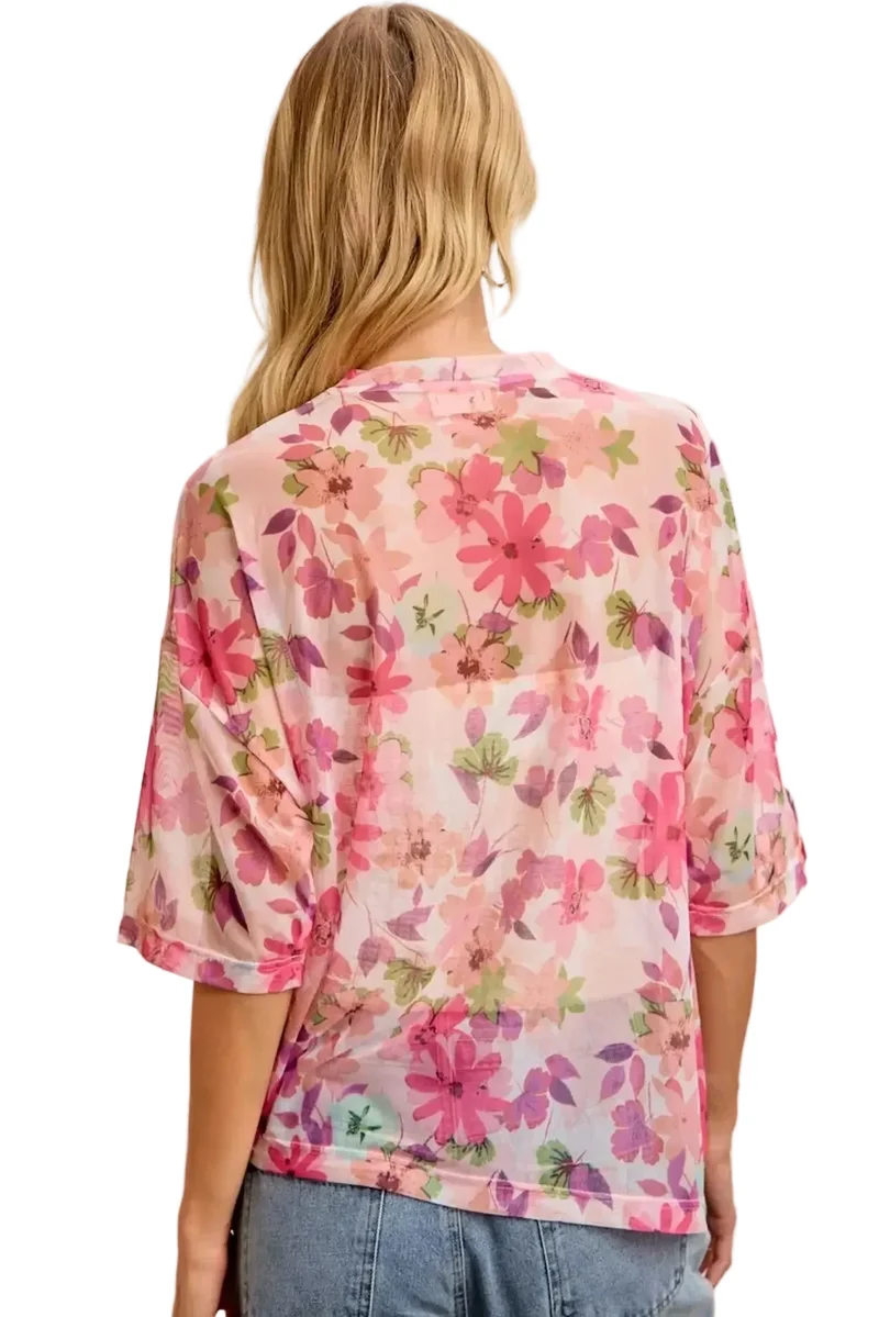 Chique top met bloemenprint, korte mouwen en een boxy silhouet voor een moeiteloze stijl.