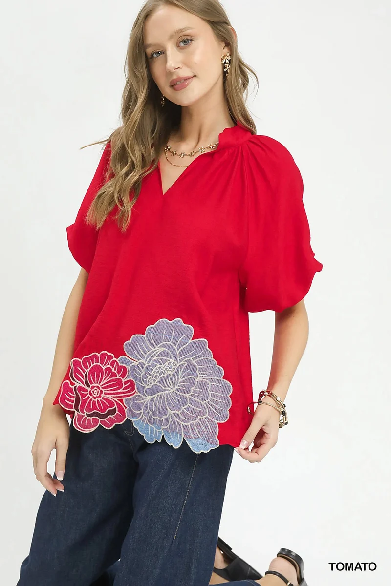 Blouse met geborduurde bloemen aan de zoom