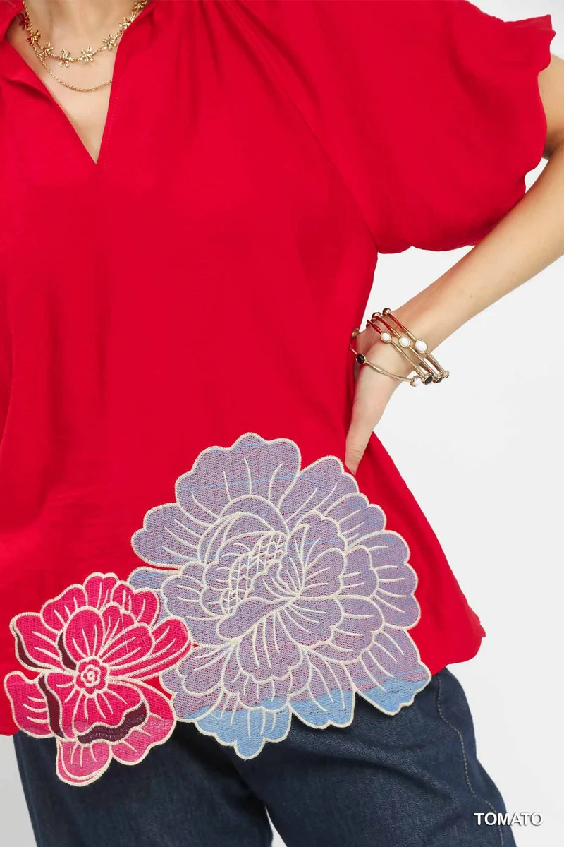 Blouse met geborduurde bloemen aan de zoom