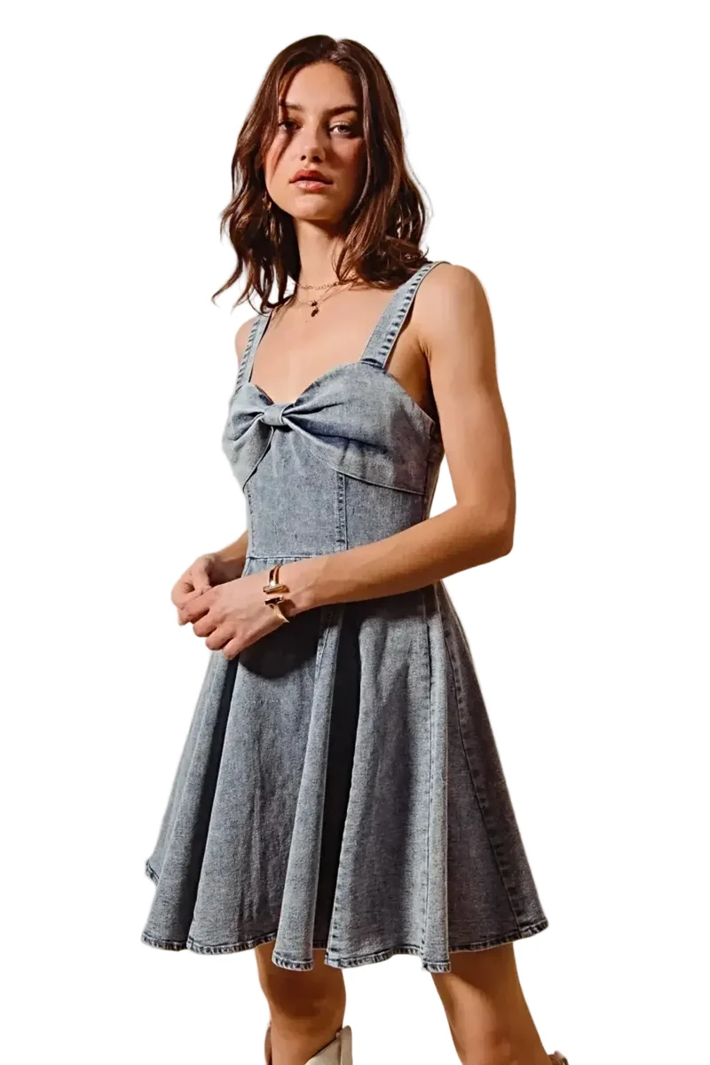 Elegante denim jurk met wijde pijpen en een unieke strik - Mineraalgewassen vintage stijl