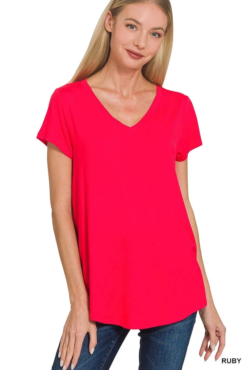 Luxe top met korte mouwen van rayon - flatterende V-hals en ronde zoom voor een stijlvolle look.