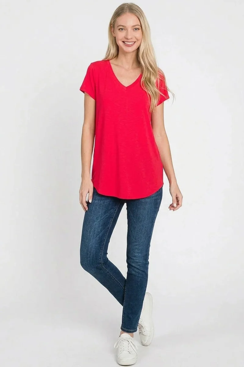 Luxe top met korte mouwen van rayon - flatterende V-hals en ronde zoom voor een stijlvolle look.