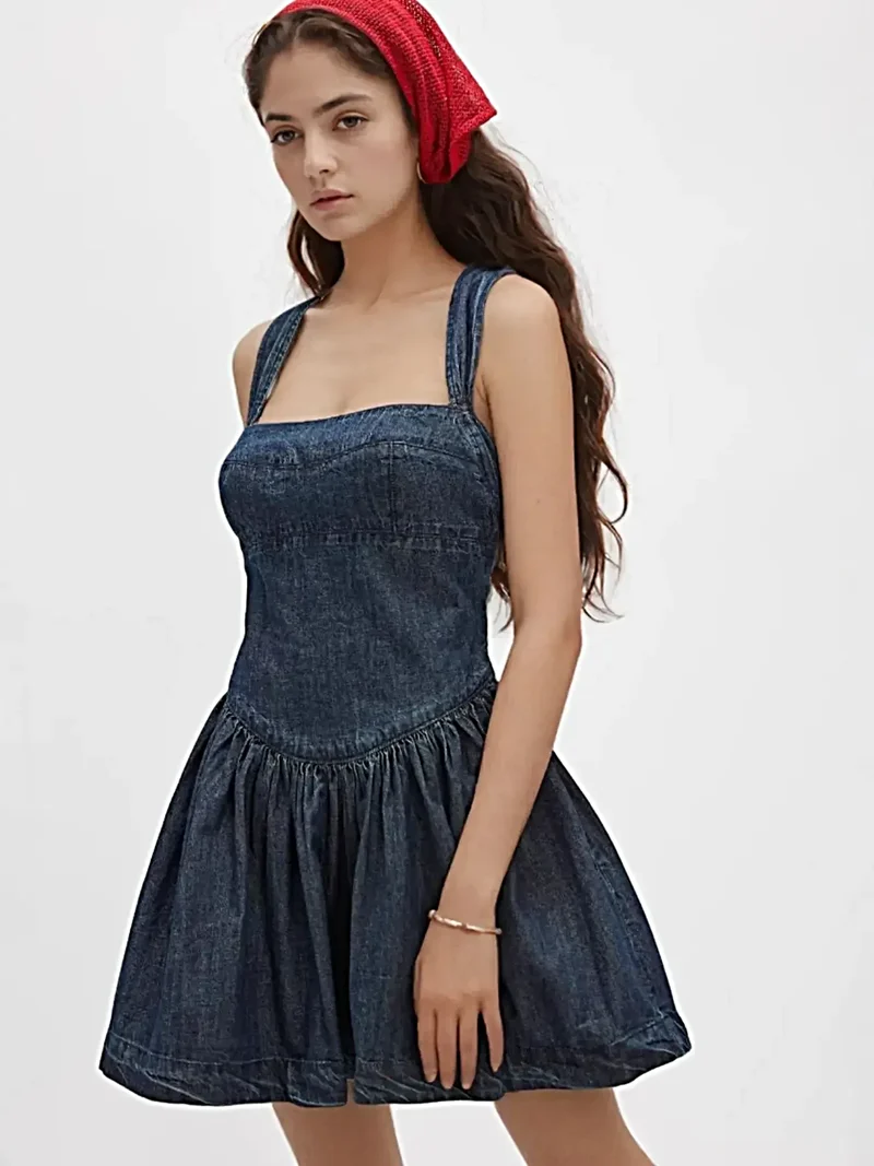 Mini-jurk van denim met smokwerk en gekruiste rug