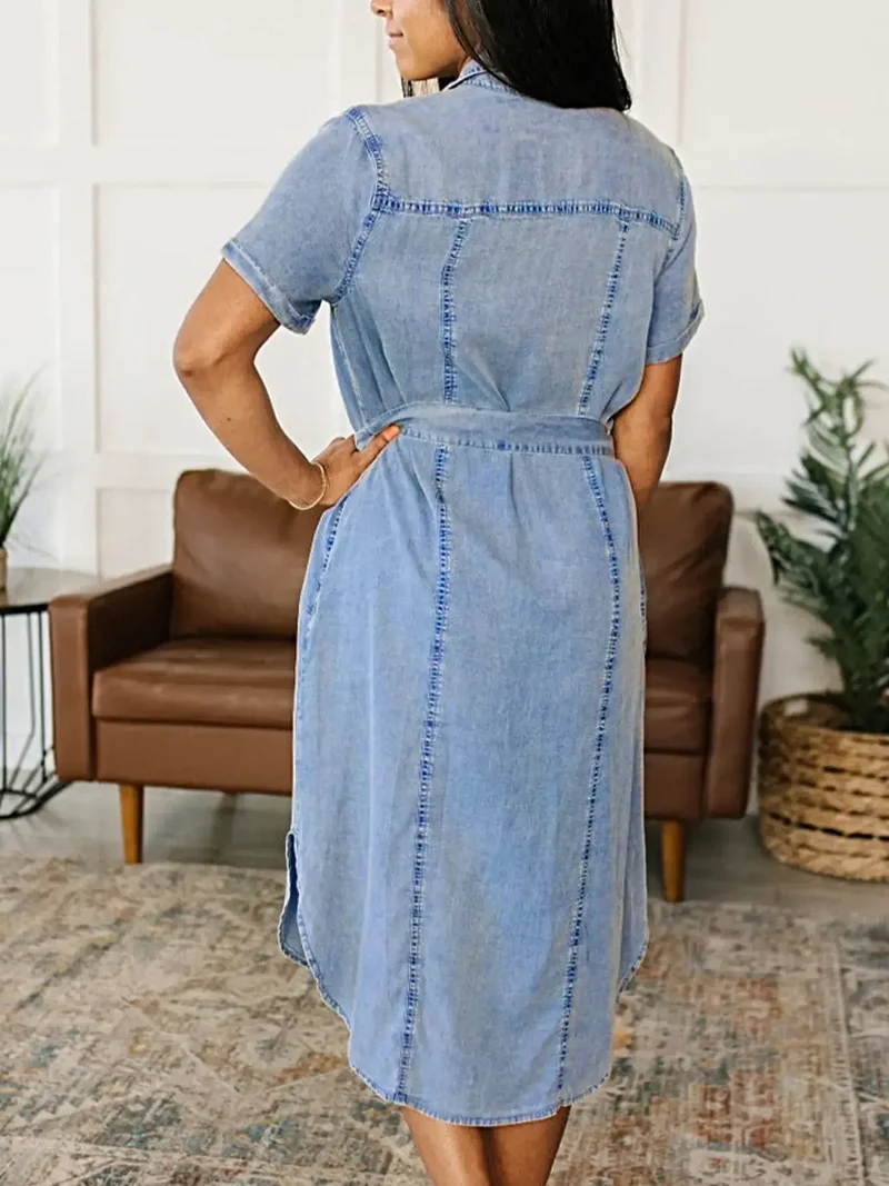 Elegante denim jurk met knoopsluiting aan de voorkant, riem en zakken - korte mouwen, klassieke pasvorm