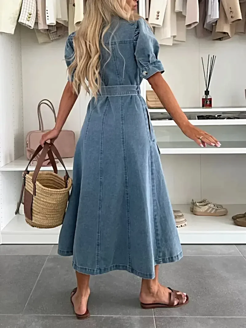 Elegante midi-jurk van denim met pofmouwen, knoopsluiting, ceintuur en zakken.