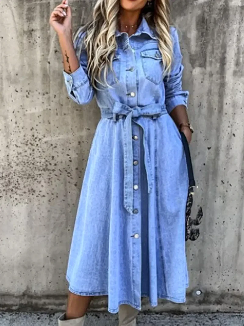 Plus size lange jurk met strikceintuur en knoopsluiting - Denim overhemdjurk met zakken en klassieke stijl
