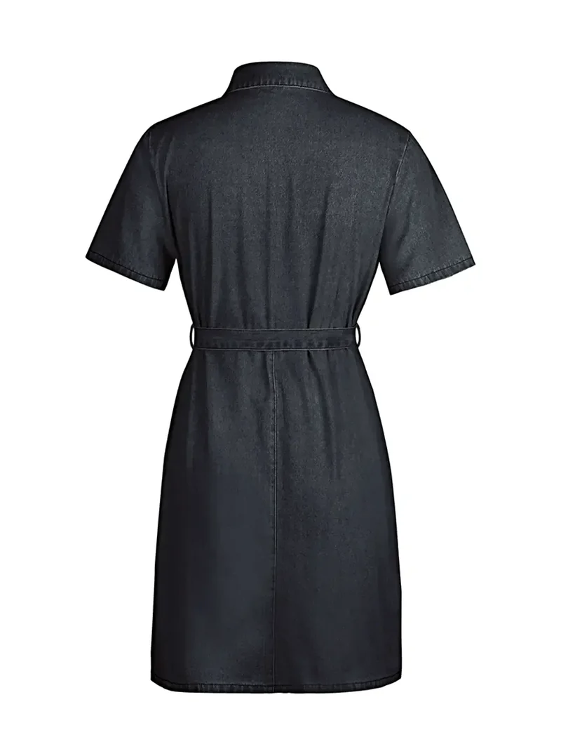 Elegante spijkerjurk met ritssluiting aan de voorkant, korte mouwen en zakken in grote maten.