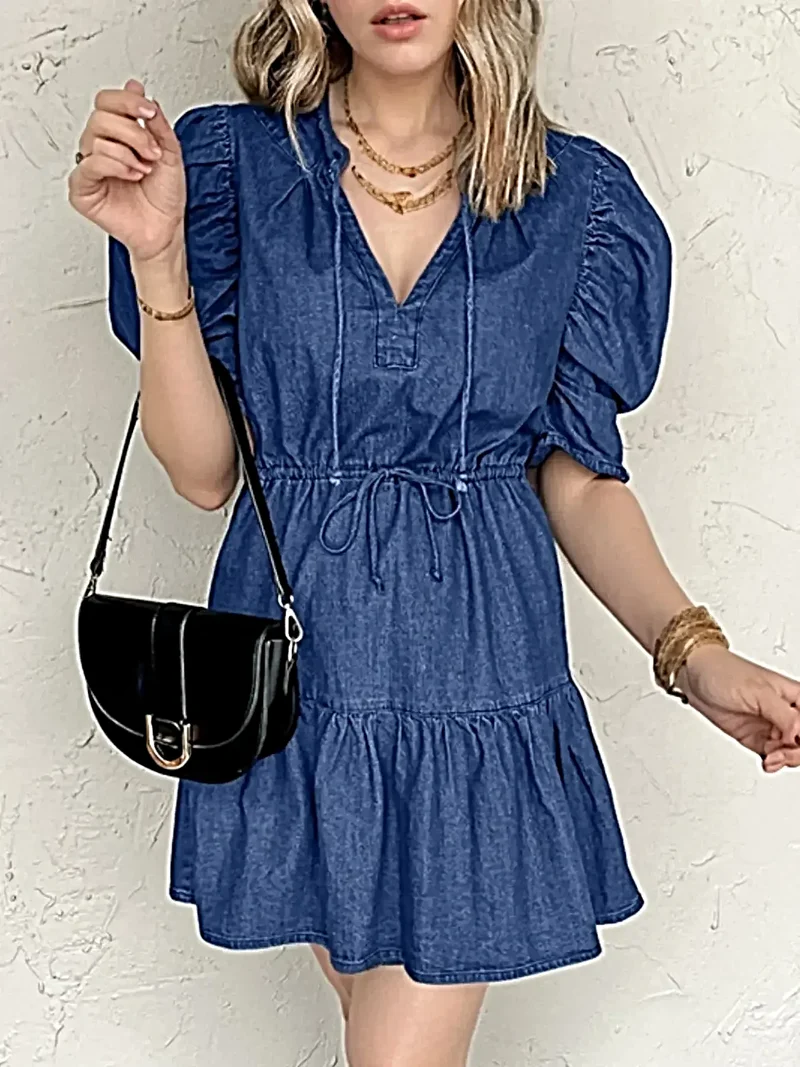 Elegante denimjurk met hoge taille, trekkoord en pofmouwen - minilengte