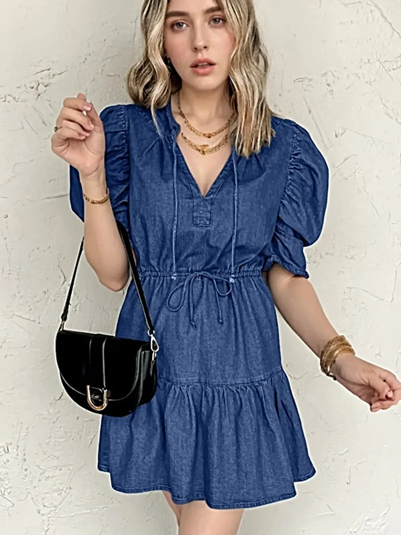 Elegante denimjurk met hoge taille, trekkoord en pofmouwen - minilengte