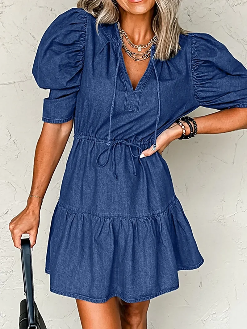 Elegante denimjurk met hoge taille, trekkoord en pofmouwen - minilengte