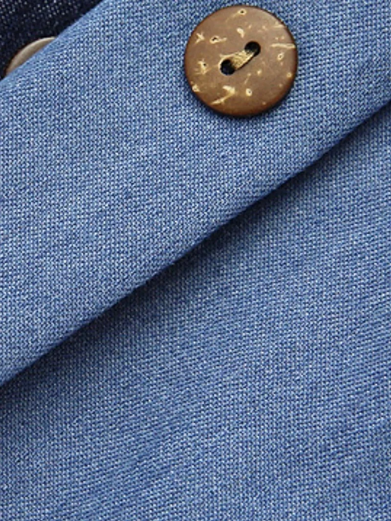 A-lijn rok met knoopsluiting aan de voorkant en zakken, 100% polyester, stijlvol en comfortabel.
