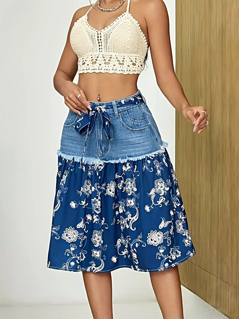 Luxe denim rok met bloemenprint, gerafelde zoom en ruches - 85% katoen, 15% polyester