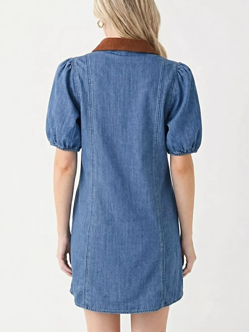 Elegante denim jurk met korte mouwen en zakken - tijdloze stijl voor een moeiteloos casual chique look.