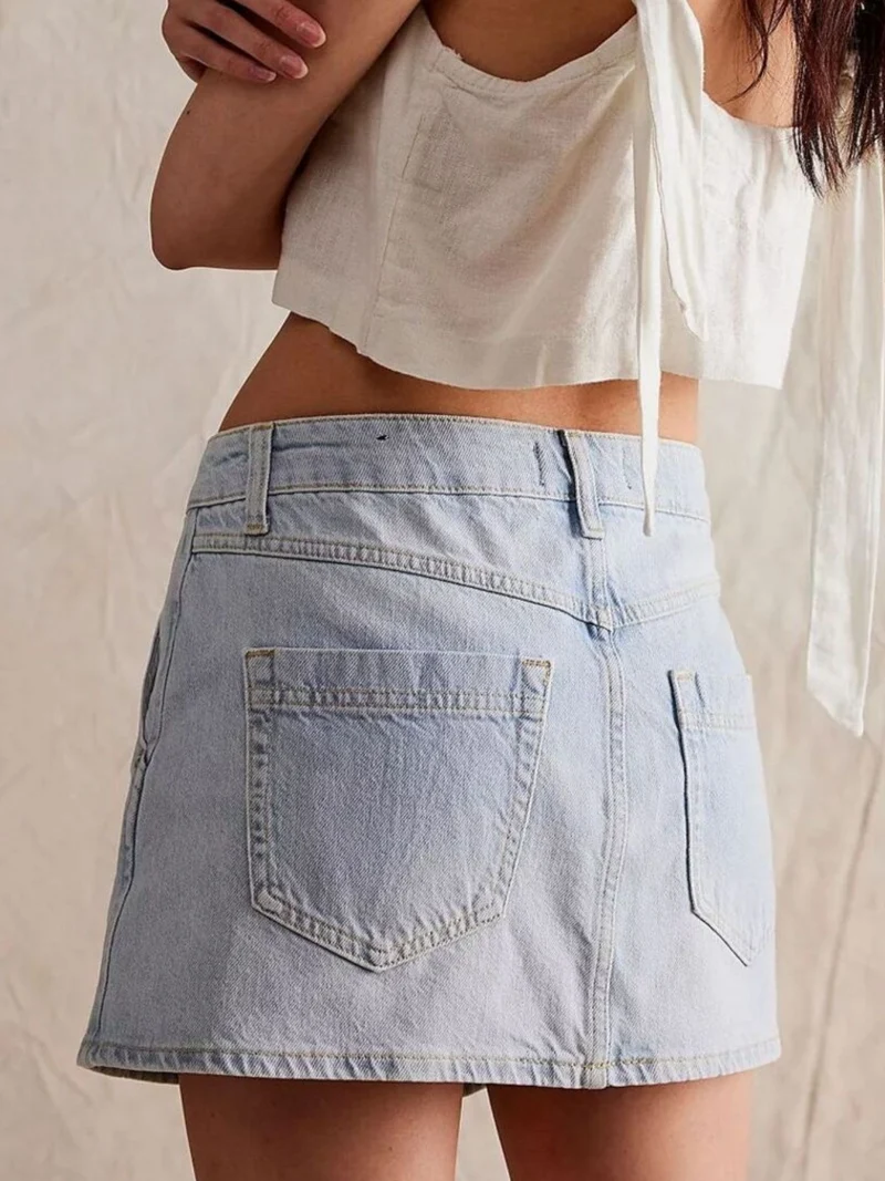 Luxe asymmetrische denim skort met knoopsluiting aan de voorkant en zakken - stijlvolle katoenmix